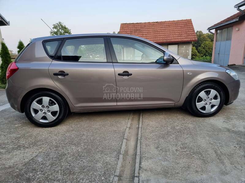Kia cee`d 1.6B PERFFEKTNA
