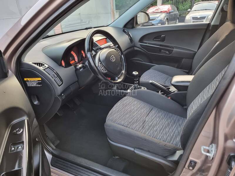 Kia cee`d 1.6B PERFFEKTNA