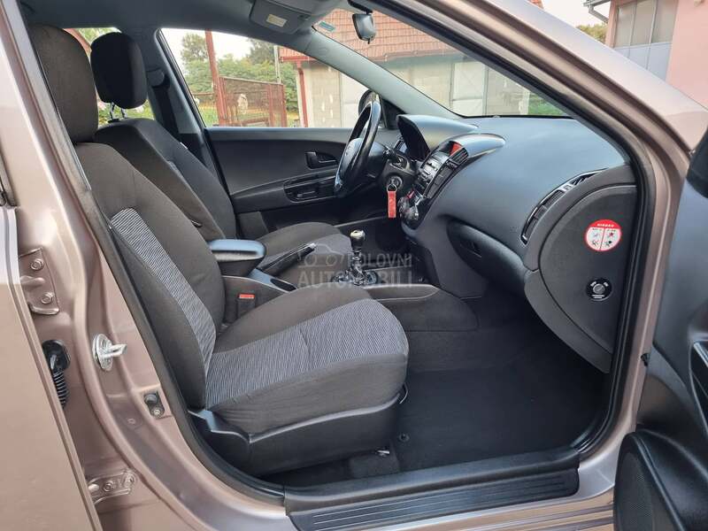 Kia cee`d 1.6B PERFFEKTNA