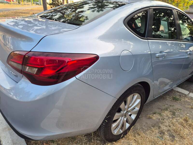 Opel Astra J 1.6 cdti