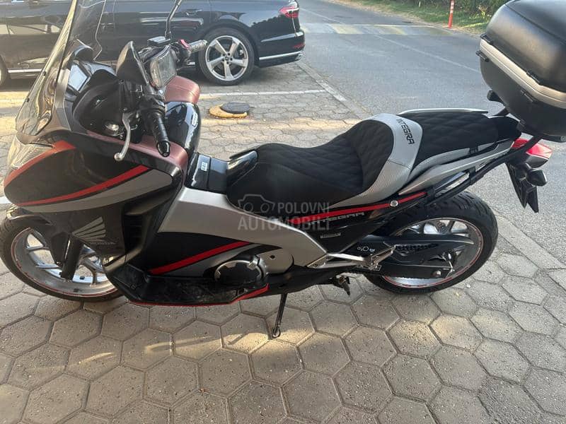 Honda integra NC700D