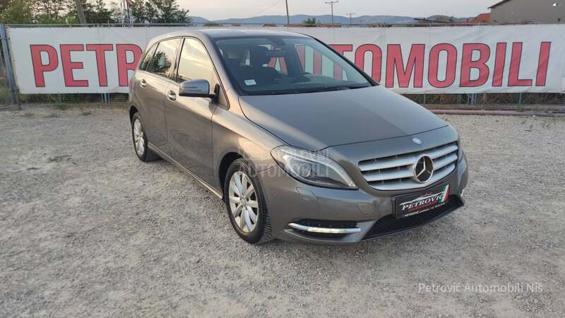 Mercedes Benz B 200 /EXCLUSIVE/LED/NAV