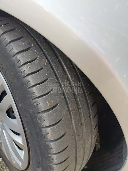 Volkswagen Golf 5 1.4 3v