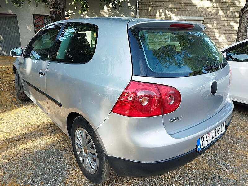 Volkswagen Golf 5 1.4 3v