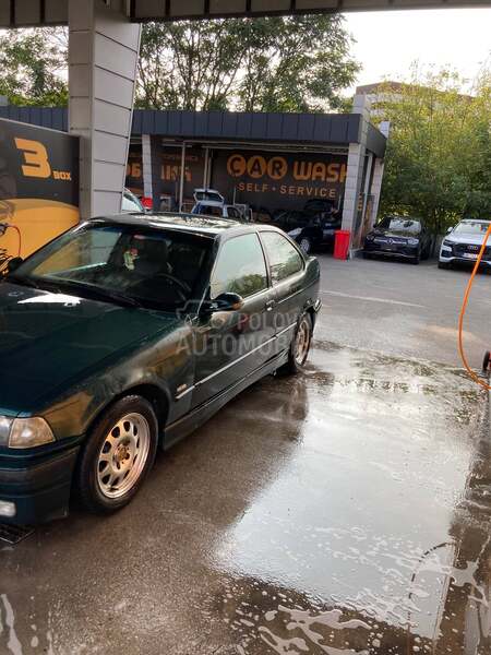 BMW 318 