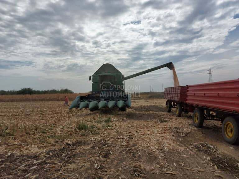 John Deere 2266 e