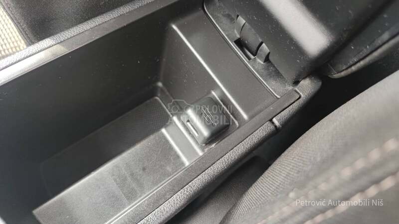 Peugeot 308 1.6E-HDi/180 000/K.m