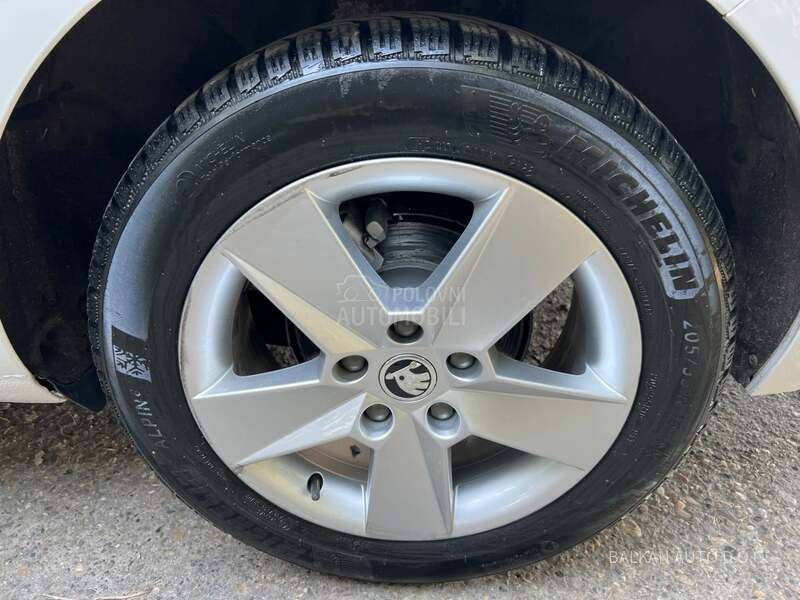 Škoda Octavia 1.6 TDI/NAV/LED