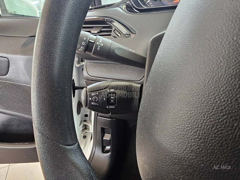 Peugeot 208 1.2  NAV LED 51000