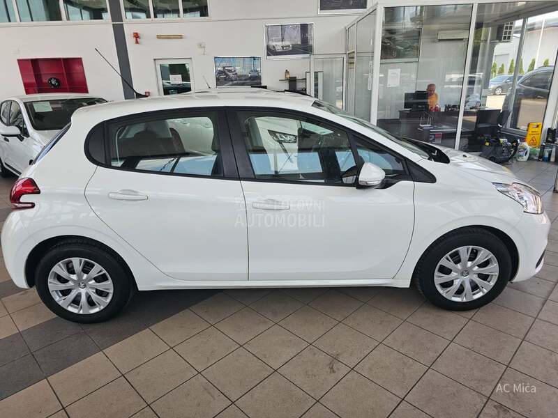 Peugeot 208 1.2  NAV LED 51000