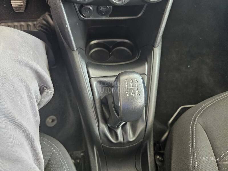 Peugeot 208 1.2  NAV LED 51000