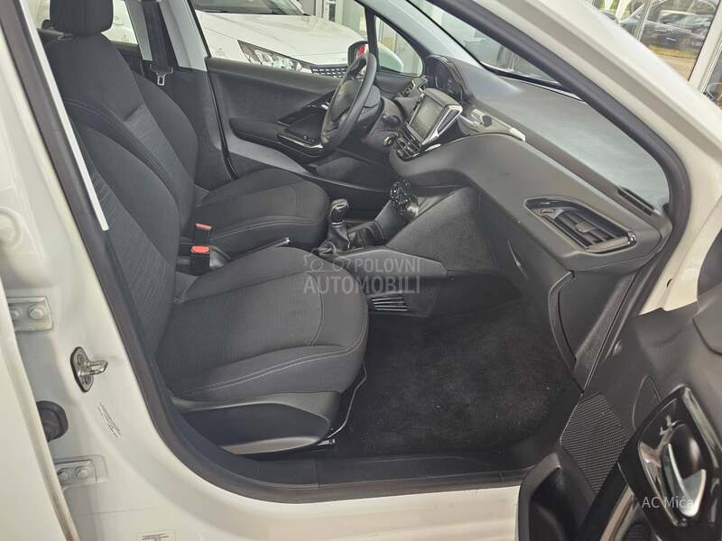 Peugeot 208 1.2  NAV LED 51000