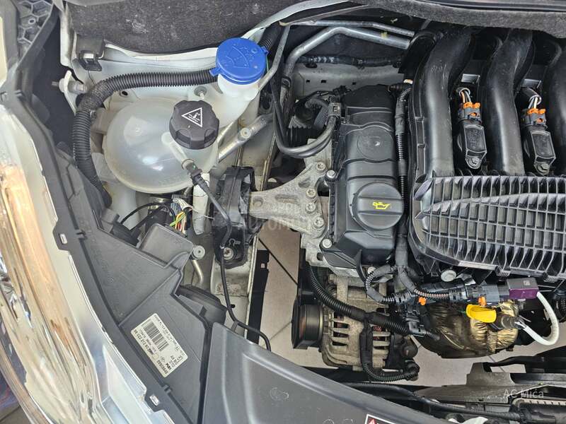 Peugeot 208 1.2  NAV LED 51000