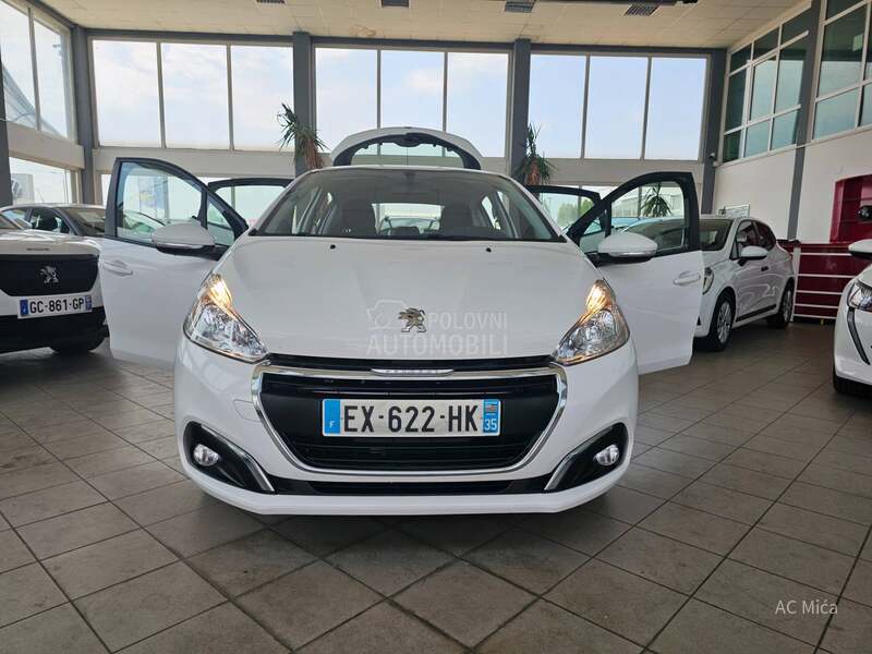Peugeot 208 1.2  NAV LED 51000