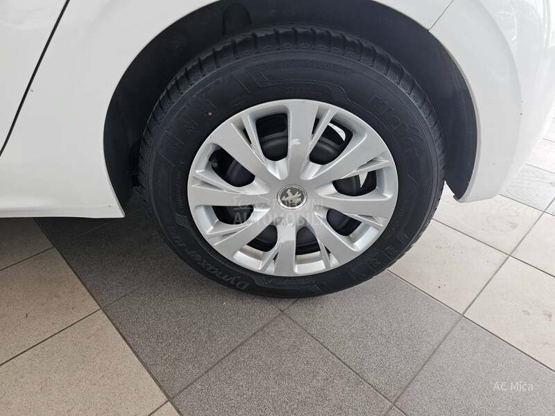 Peugeot 208 1.2  NAV LED 51000