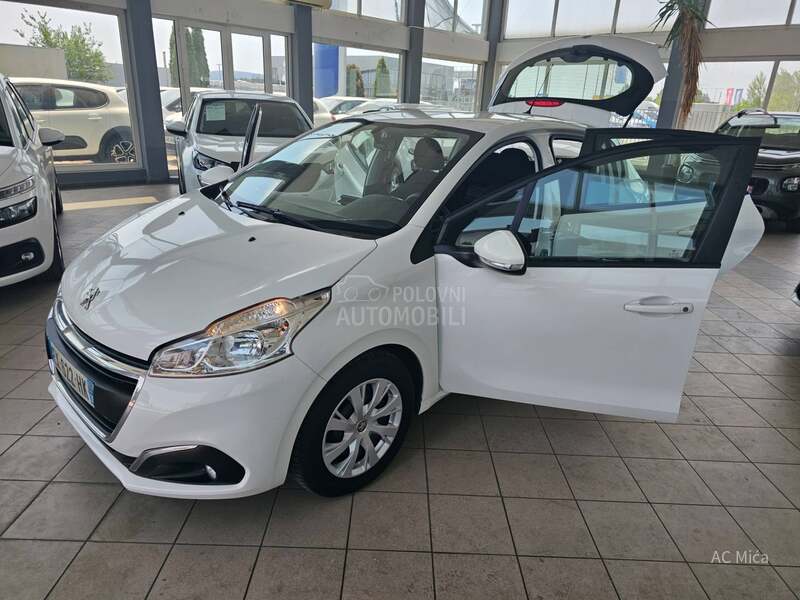 Peugeot 208 1.2  NAV LED 51000