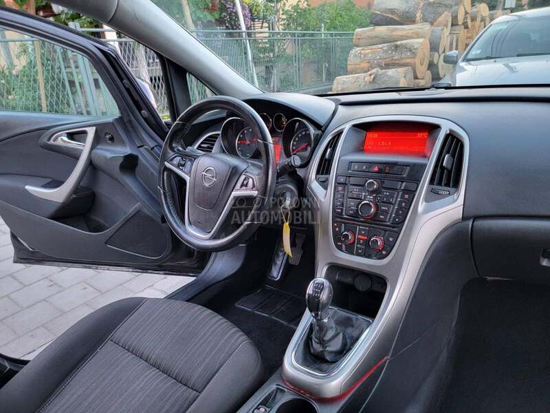 Opel Astra J 1.4t FUL NOVO ch