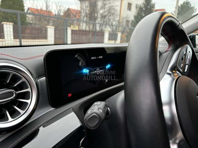 Mercedes Benz CLA 180 AMG