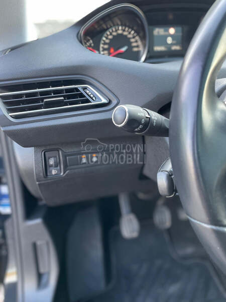 Peugeot 308 1.2 Allure/Pano