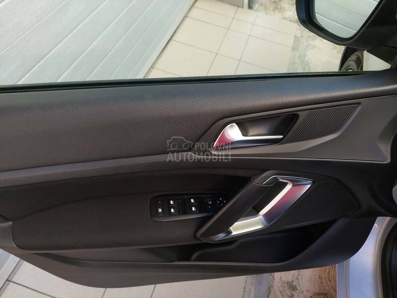 Peugeot 308 1.6BlueHDI Executive