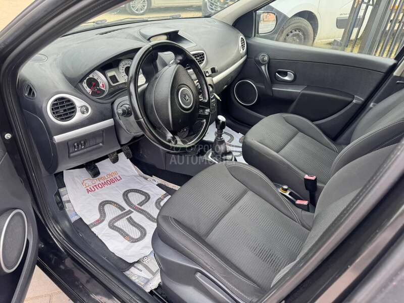 Renault Clio 1.6 BEN ŠVAJ NOV
