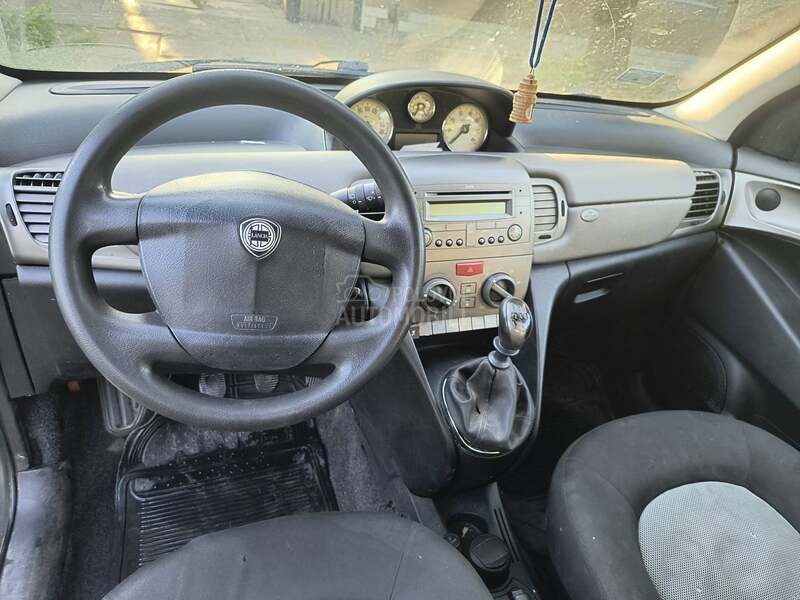 Lancia Ypsilon 1.2 8v
