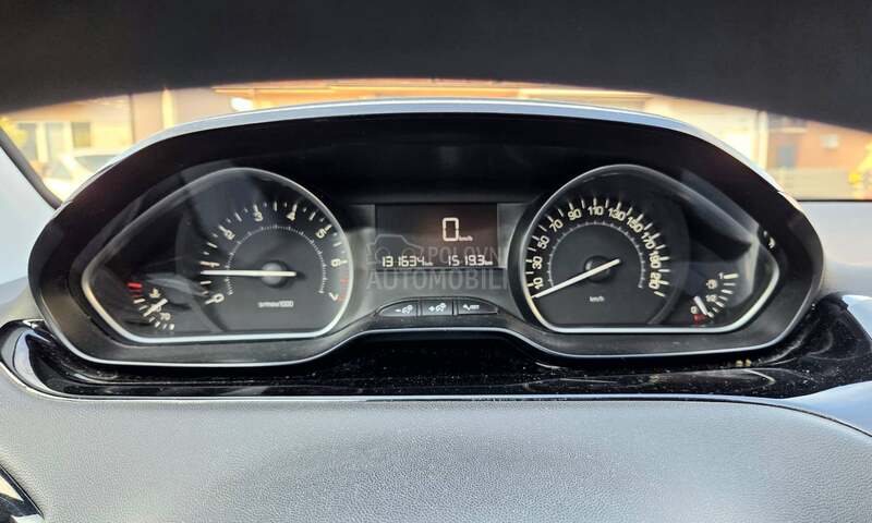 Peugeot 208 1.2 Navi/131.000km