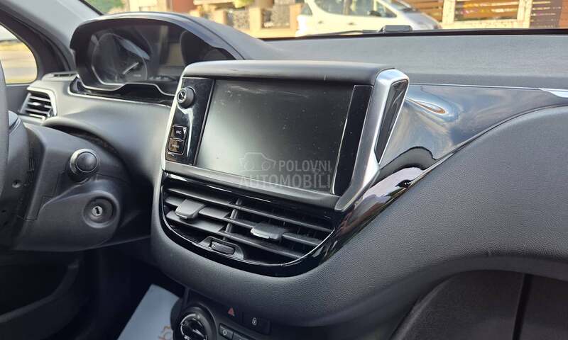 Peugeot 208 1.2 Navi/131.000km
