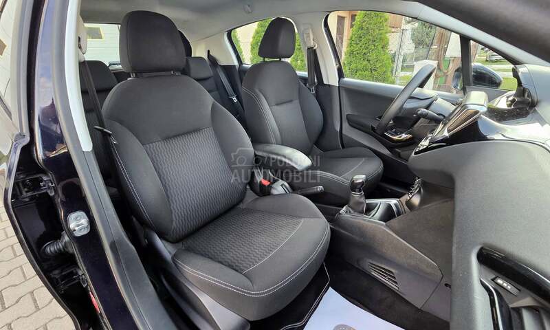Peugeot 208 1.2 Navi/131.000km