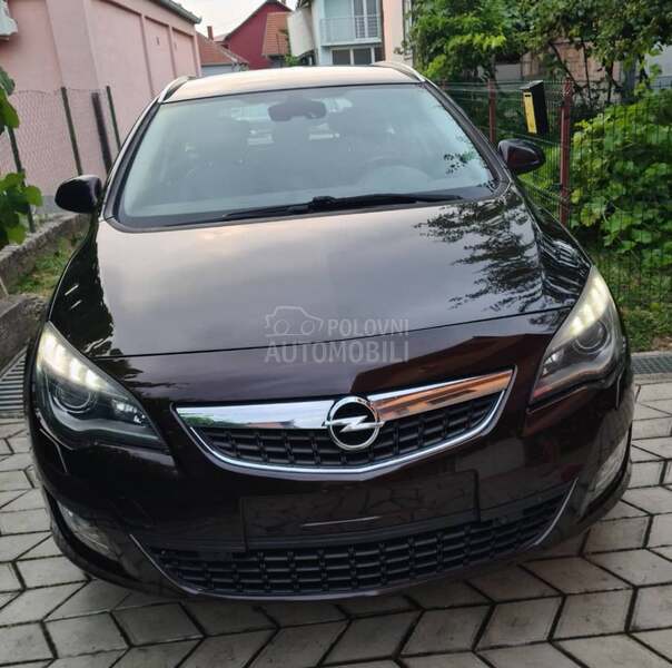 Opel Astra J INNOVATION