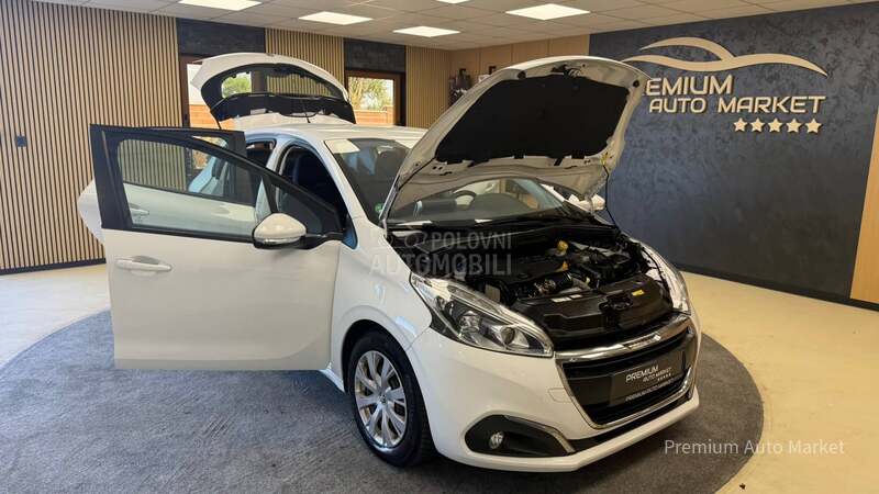 Peugeot 208 ///1.6 HDI//N O V