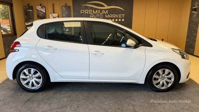 Peugeot 208 ///1.6 HDI//N O V