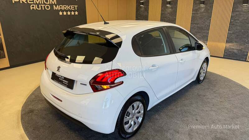 Peugeot 208 ///1.6 HDI//N O V