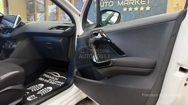 Peugeot 208 ///1.6 HDI//N O V