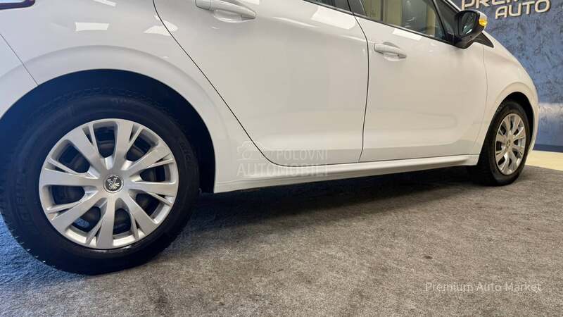 Peugeot 208 ///1.6 HDI//N O V