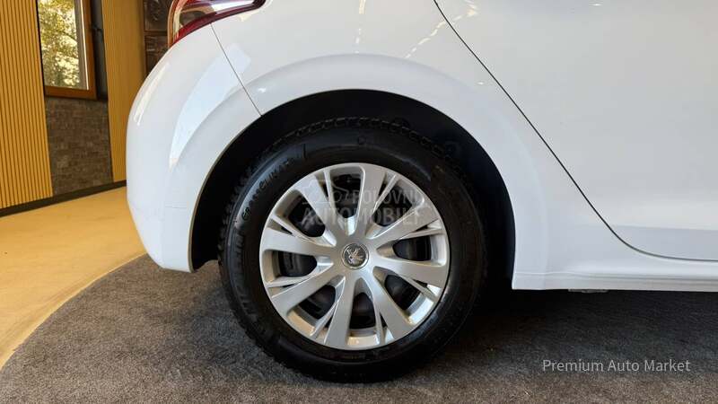 Peugeot 208 ///1.6 HDI//N O V