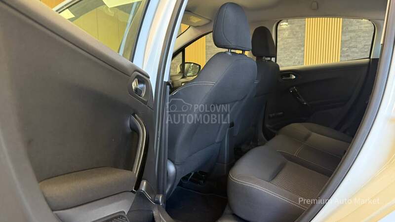 Peugeot 208 ///1.6 HDI//N O V