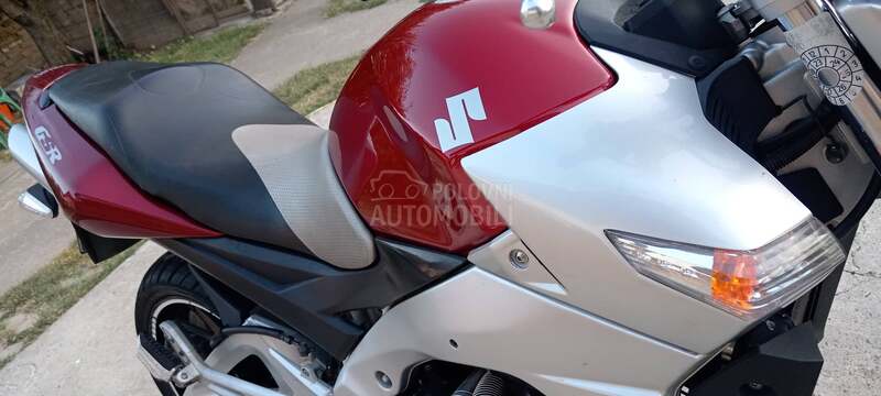 Suzuki GSR 600
