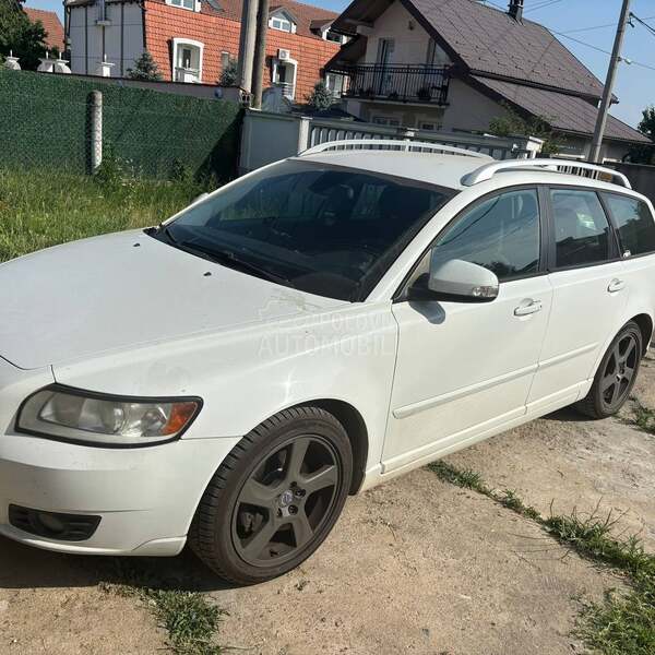 Volvo V50 