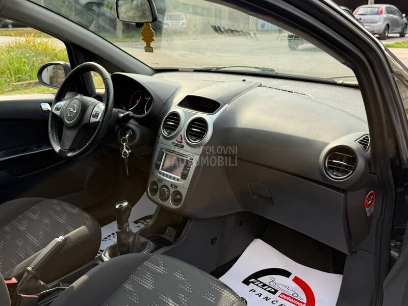 Opel Corsa D 1.2 TNG NA.VI