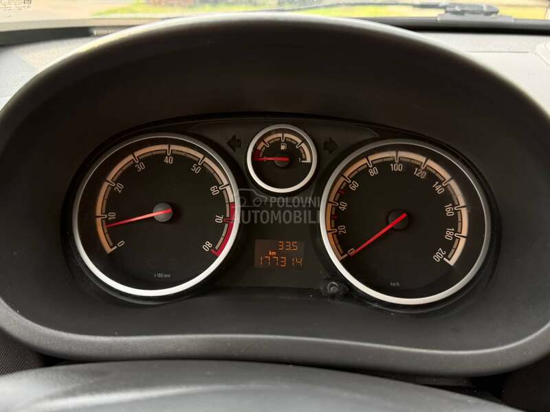 Opel Corsa D 1.2 TNG NA.VI