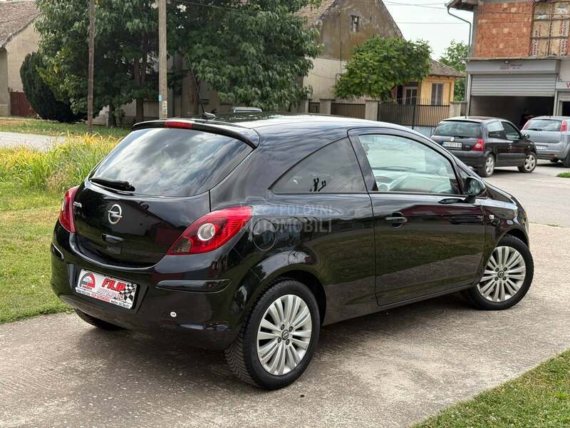 Opel Corsa D 1.2 TNG NA.VI