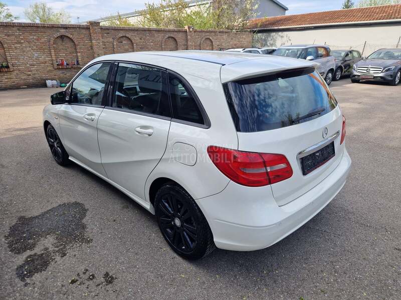Mercedes Benz B 180 EXECUTIVE