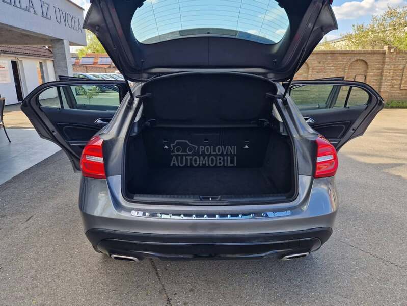 Mercedes Benz GLA 180 L E D   N A V I