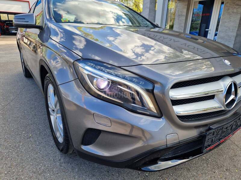 Mercedes Benz GLA 180 L E D   N A V I