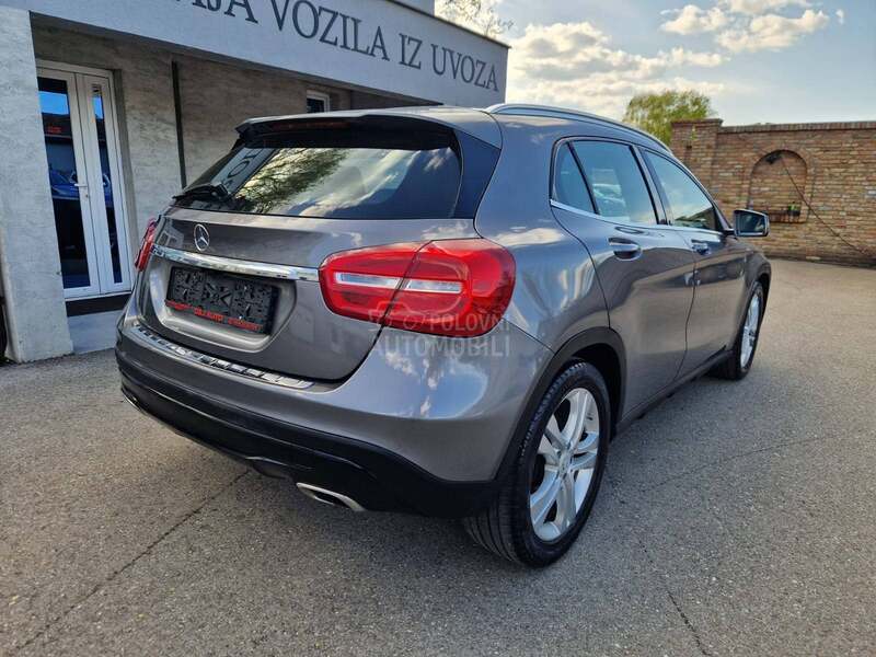 Mercedes Benz GLA 180 L E D   N A V I