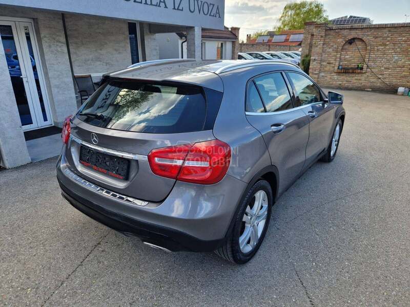 Mercedes Benz GLA 180 L E D   N A V I