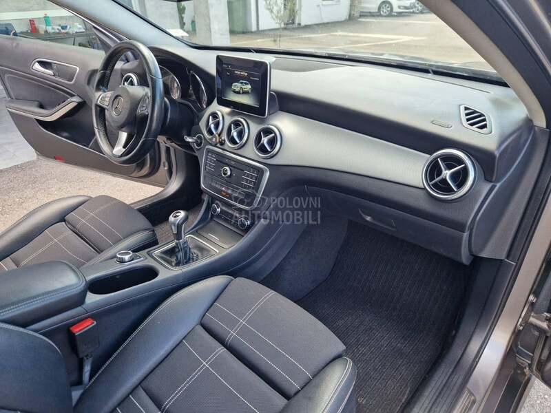 Mercedes Benz GLA 180 L E D   N A V I