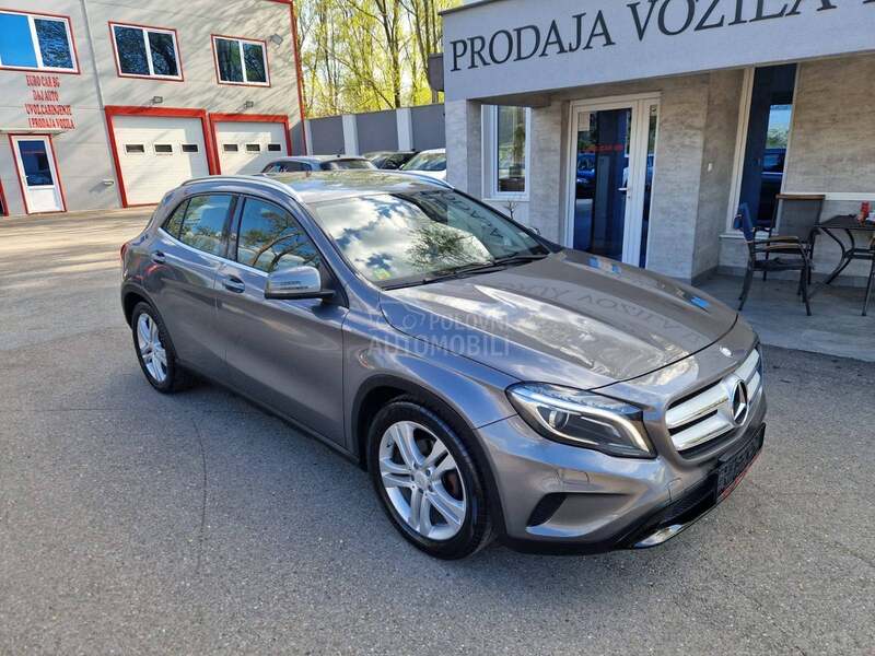 Mercedes Benz GLA 180 L E D   N A V I