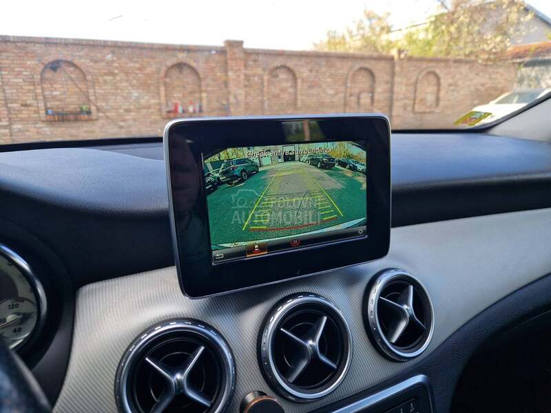 Mercedes Benz GLA 180 L E D   N A V I